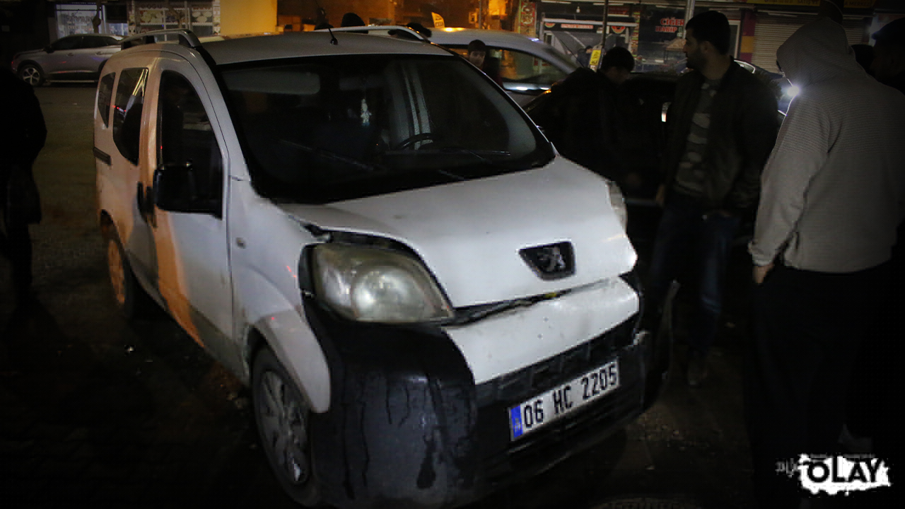 Diyarbakır Bismil’de Iki Otomobil Çarpıştı! (2)