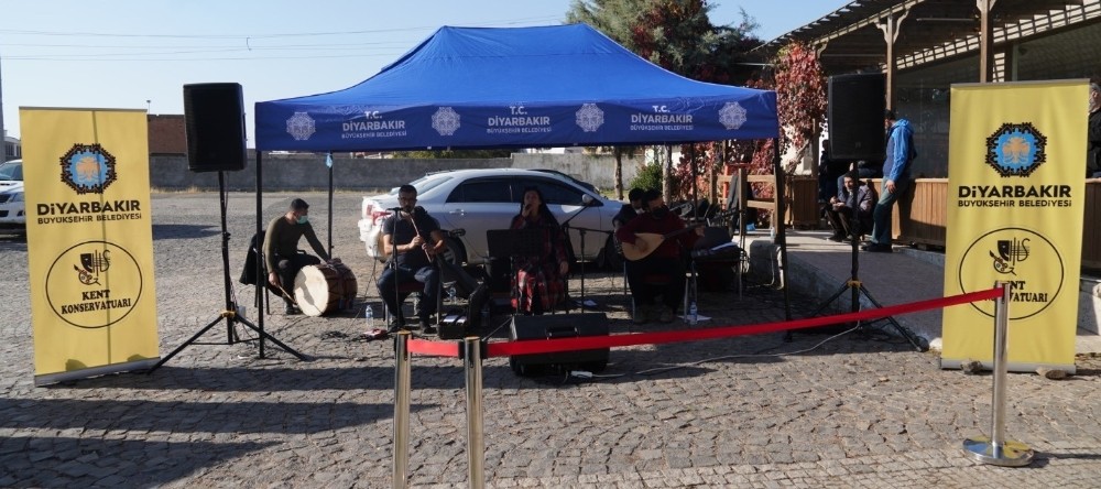 Diyarbakır’da ’Küçede sanat var’ etkinliğine yoğun ilgi