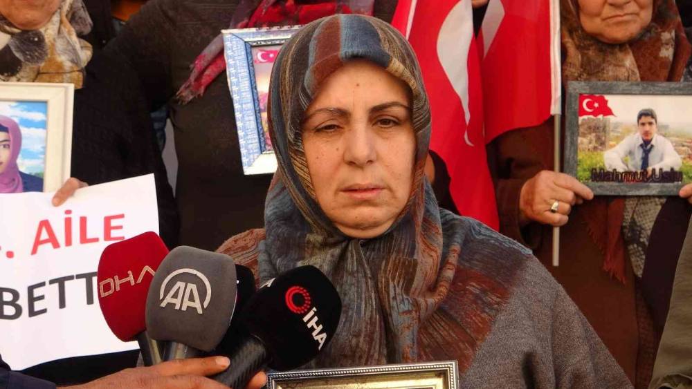 Evlat nöbetine bir yüreği yanık anne daha katıldı (Videolu)