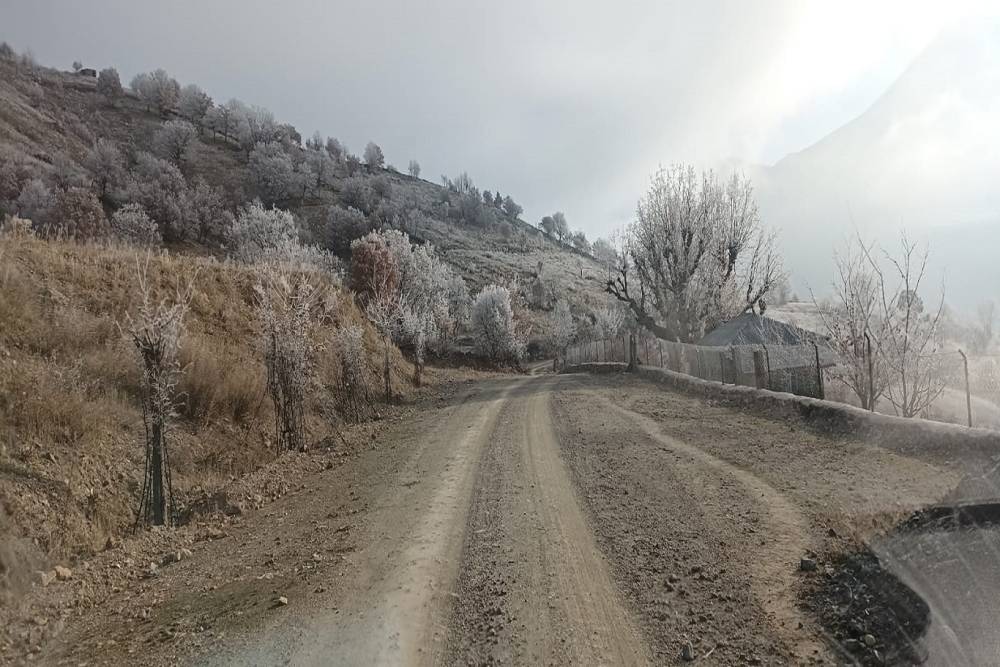 Kırağı ve sis karpostallık manzaralar oluşturdu