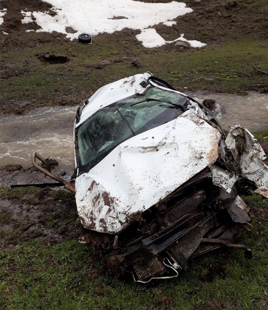 Otomobil dere yatağına yuvarlandı: 1 ölü