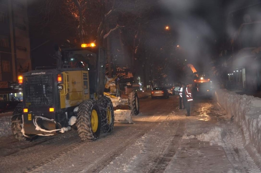 Tatvan’da kar temizleme çalışması