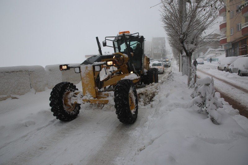 Şırnak’ta kar temizleme çalışmaları devam ediyor