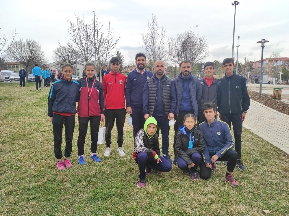 Van B&uuml;y&uuml;kşehir Belediyesi Atletizm Takımından b&uuml;y&uuml;k başarı