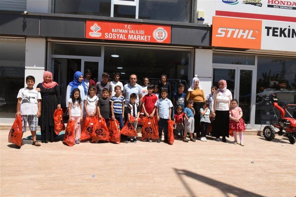 Vali Deniz’den şehit ve gazi çocuklarına bayramlık kıyafet