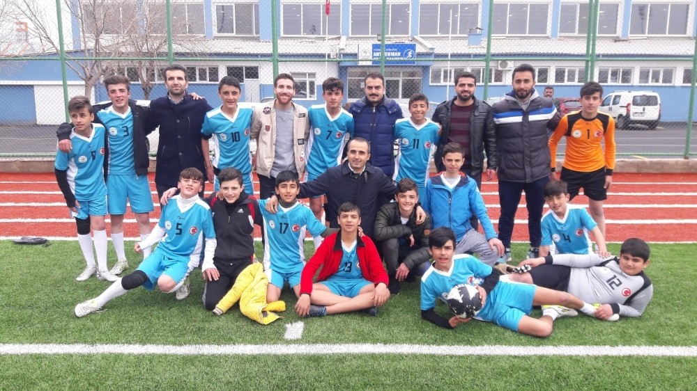 Kulp Barış ortaokulu, futbolda Türkiye yarı finallerinde yarışacak