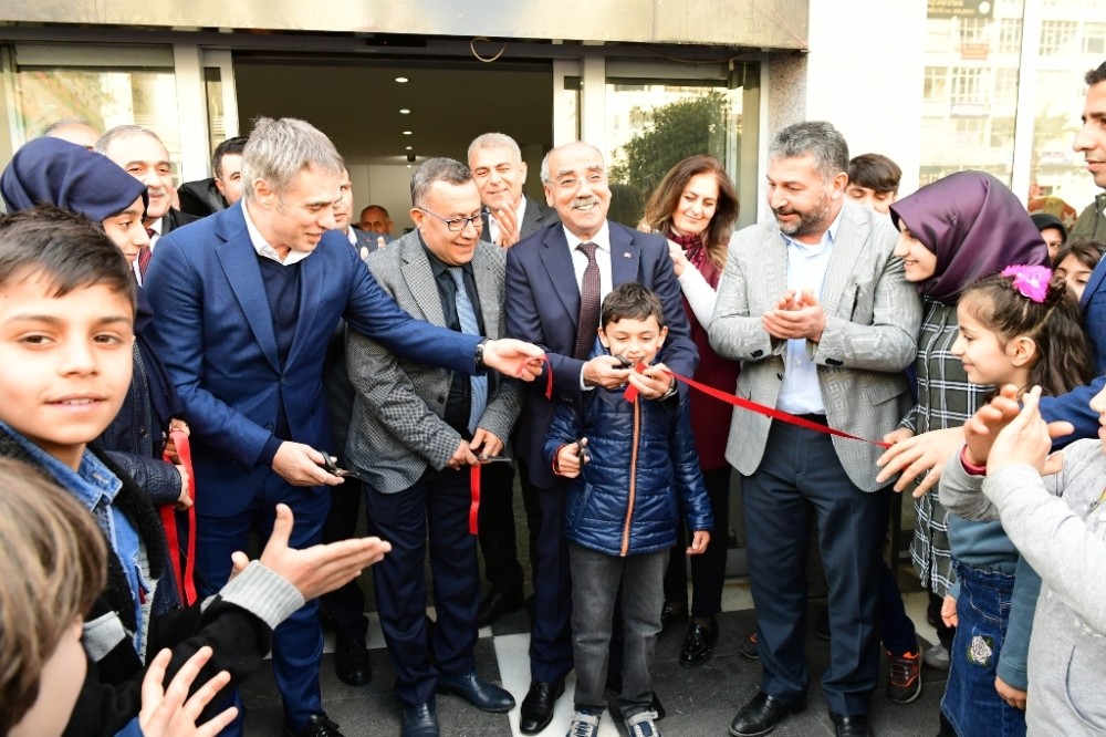 Zeytin Dalı tablosu yoğun ilgi gördü