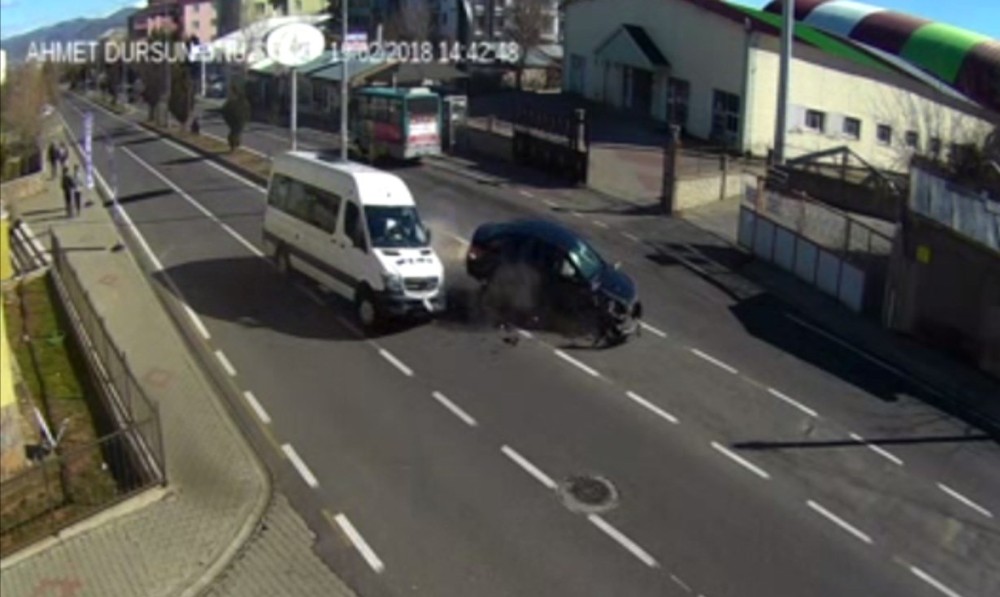 Bingöl’de trafik kazaları polis kamerasına yansıdı