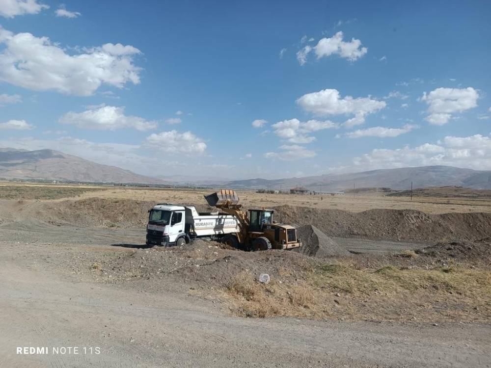 Muradiye’de yol yapım çalışmaları