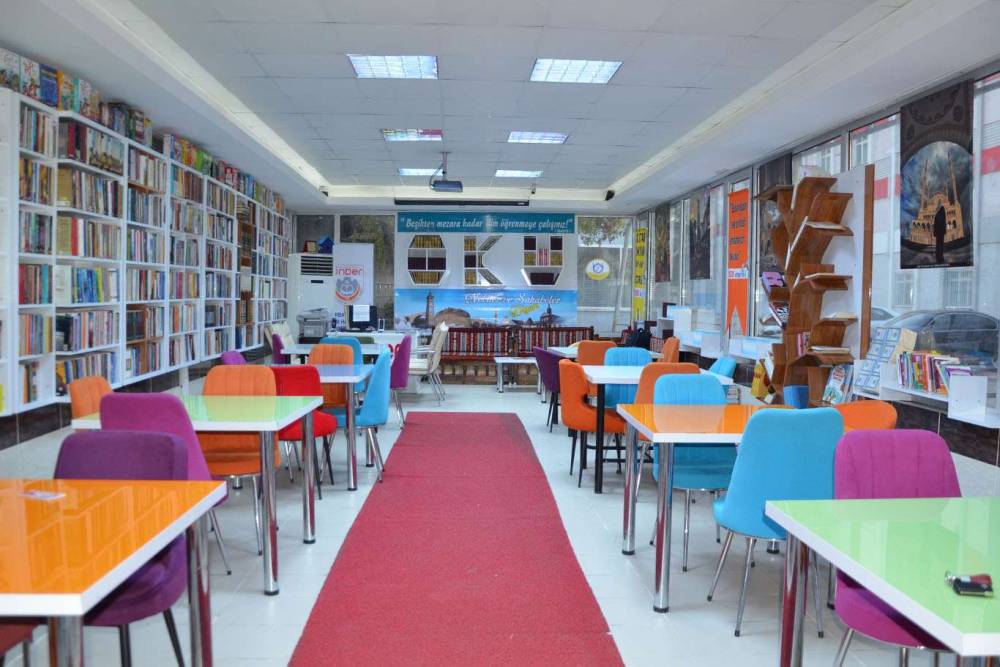 K&uuml;t&uuml;phanelerde yiyecek ve i&ccedil;ecek ikram edilecek