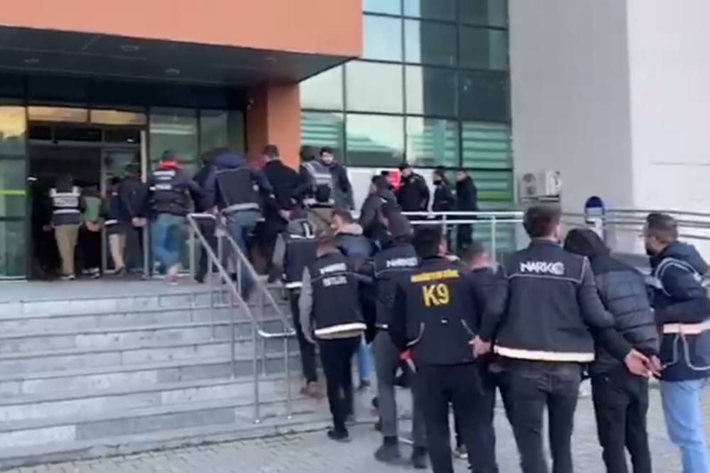 Bitlis’te uyuşturucudan 14 şüpheli tutuklandı