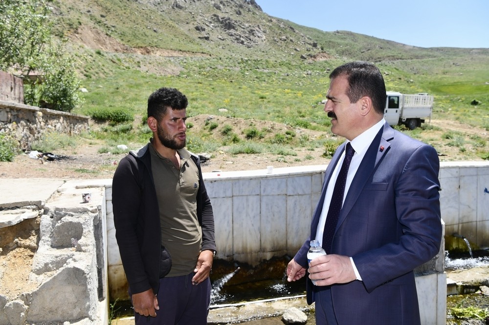 İlk kez vali gören vatandaş şaşkınlığını gizleyemedi