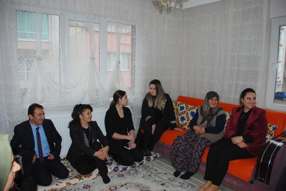 Pekmez’den şehit ailelerine ziyaret