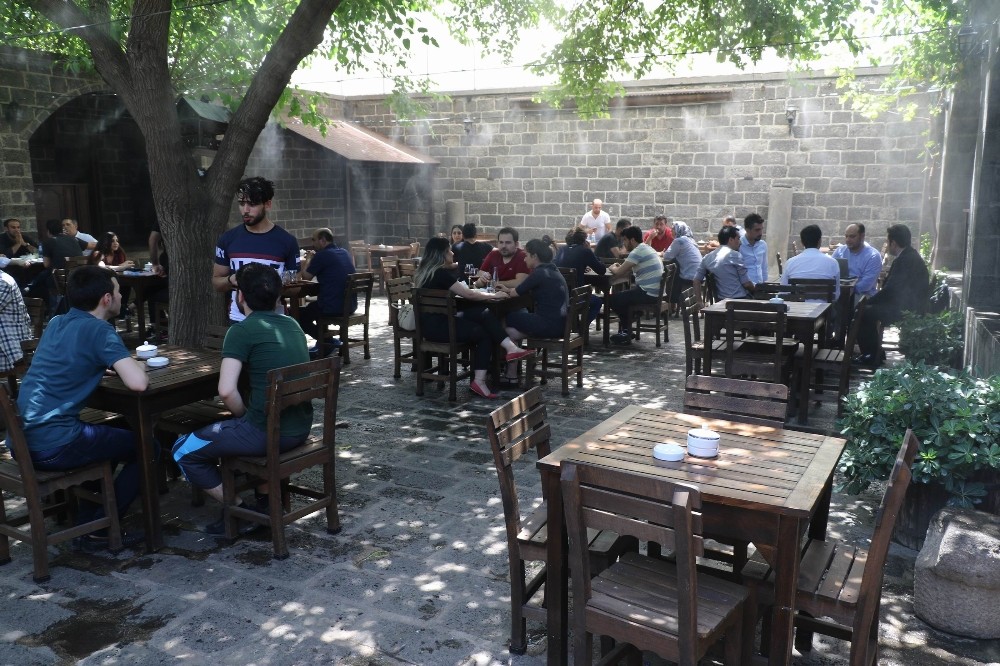 Tarihin eskitemeyip terörün yıkamadığı Diyarbakır, turist çekmeye devam ediyor
