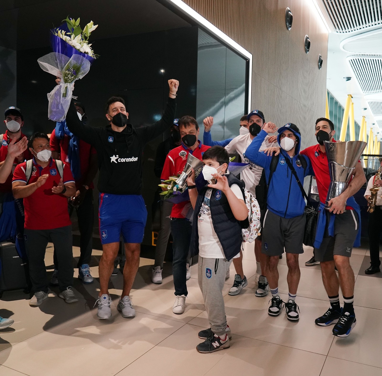 Şampiyon Anadolu Efes, Türkiye’ye geldi