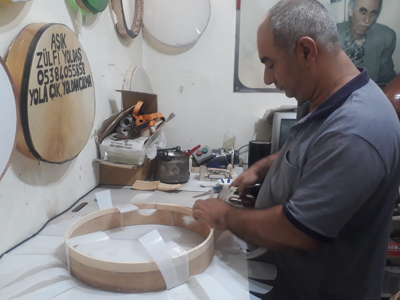 Diyarbakırlı erbane ustası, babasından devir aldığı mesleği s&uuml;rd&uuml;r&uuml;yor