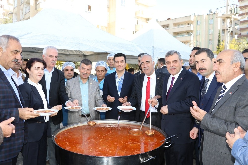 ’Ali Dede Hayratı’ etkinliğinde yüzlerce vatandaş aynı sofrada buluştu