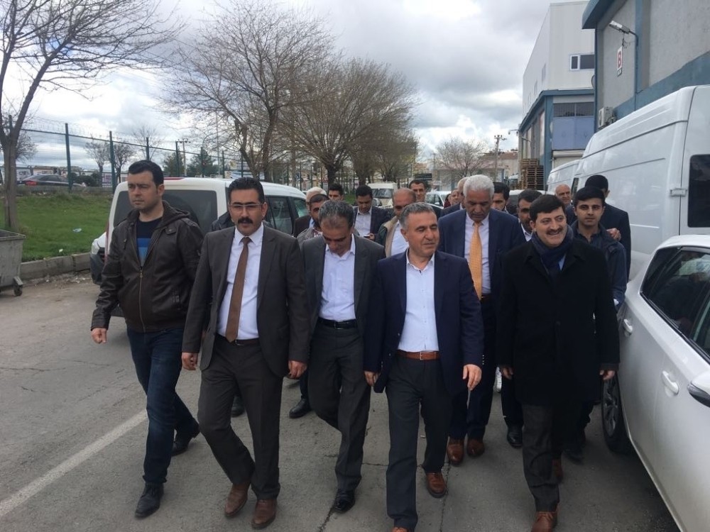 AK Parti heyeti toptancılar sitesi esnafıyla buluştu