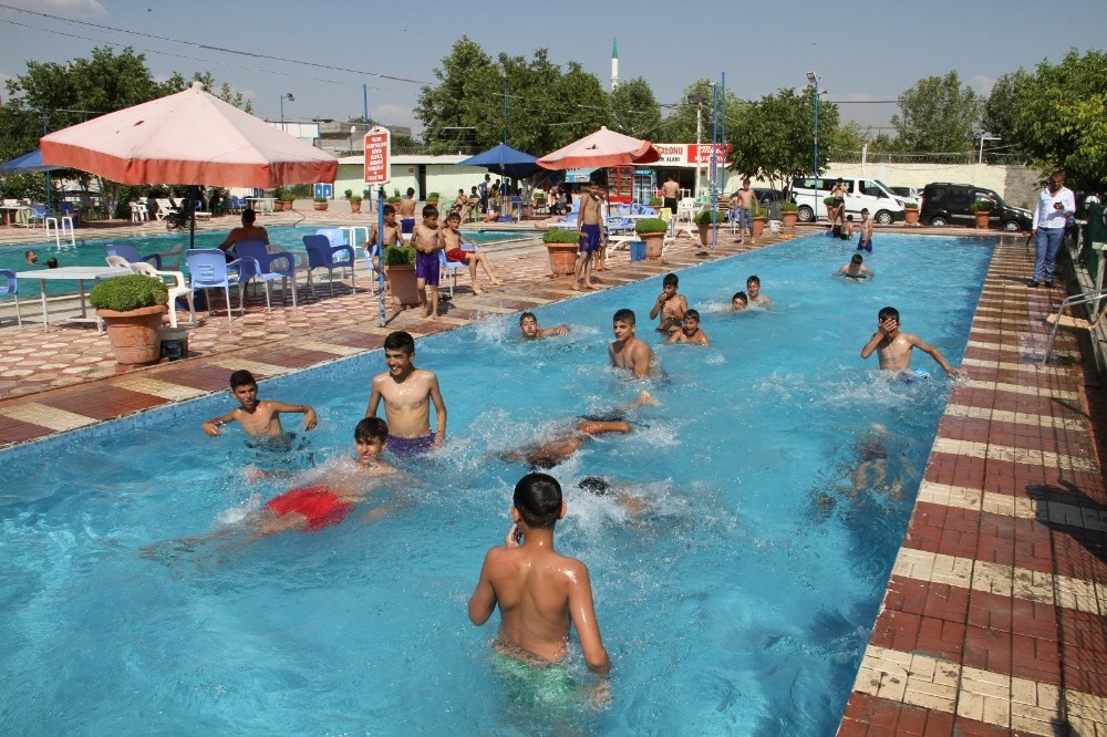 Bismil Belediyesinden yetişkinlere ücretsiz havuz