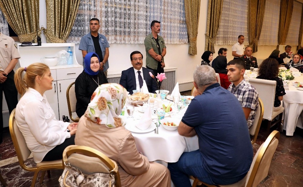 Başkan Atilla şehit aileleri ve gazilerle iftarda buluştu