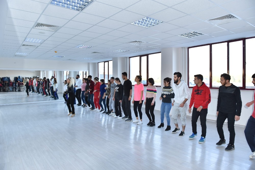 DÜ’de salsa dans atölyesi