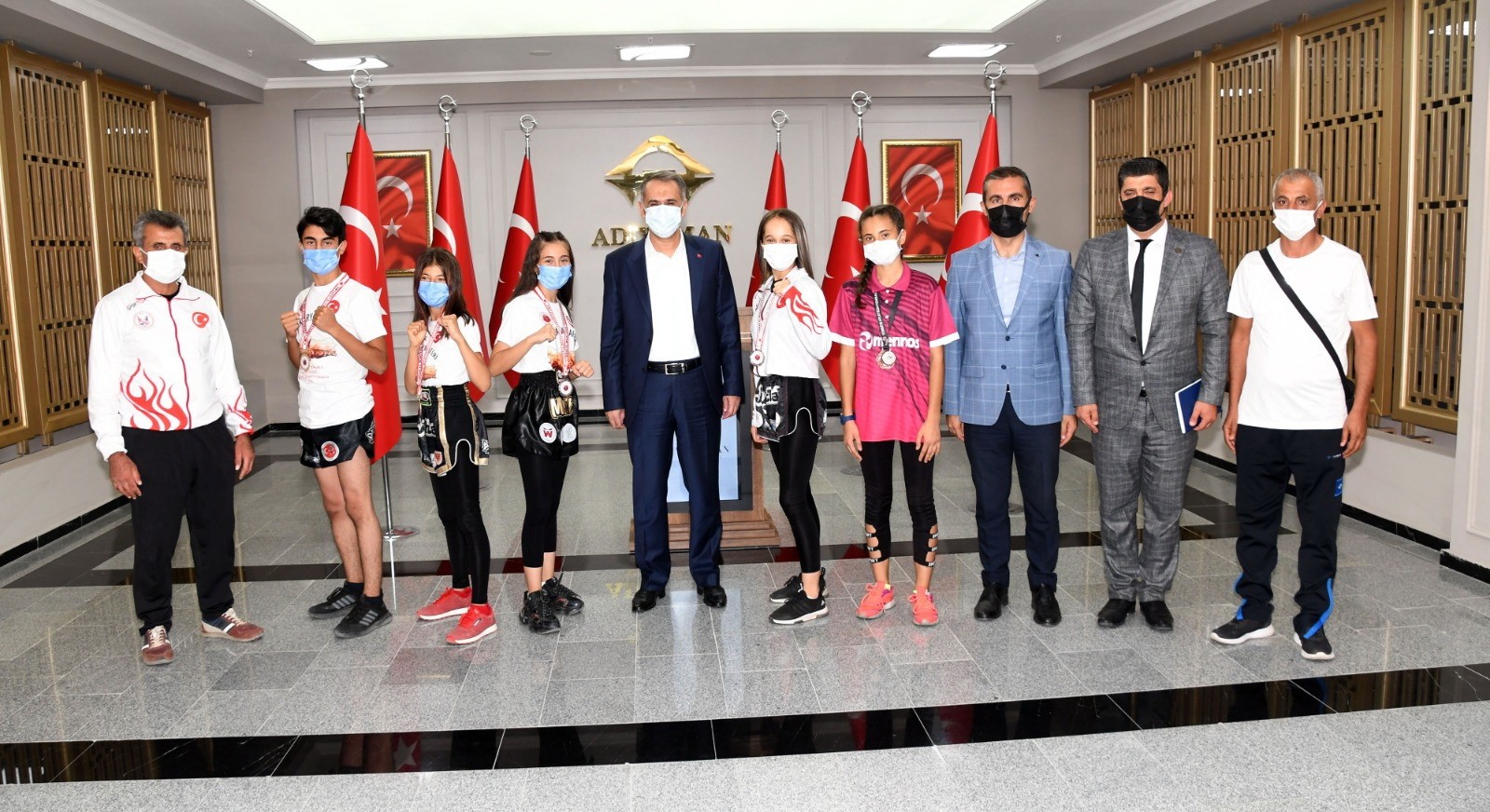 T&uuml;rkiye Muay Thai Şampiyonlarından Vali Mahmut &Ccedil;uhadar&rsquo;a ziyaret