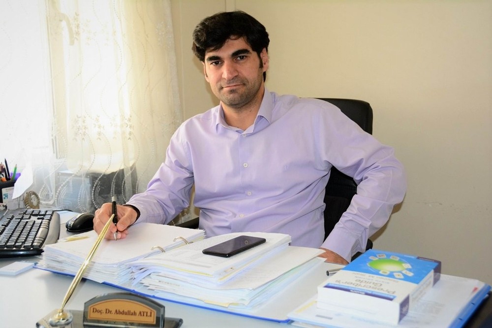 Doç. Dr. Atlı: ″Her gün 12 bin insan sigaradan ölüyor″