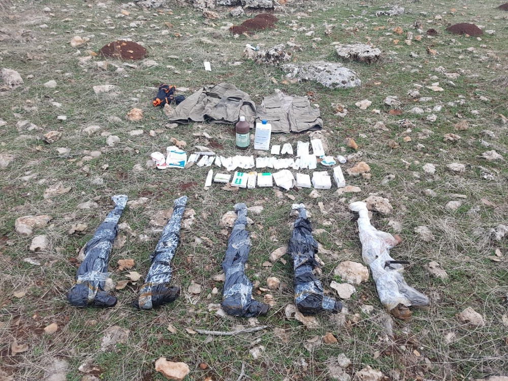 Dargeçit’te 5 adet Kaleşnikof ele geçirildi