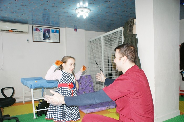 Doktorlar yürüyemez dediği çocuk yürüdü