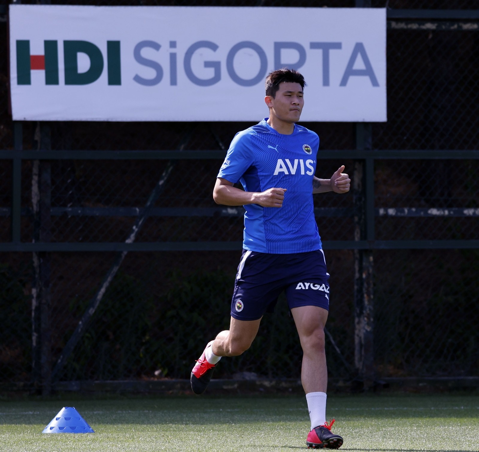 Fenerbah&ccedil;e&rsquo;de Kim Min-jae&rsquo;nin lisansı &ccedil;ıktı