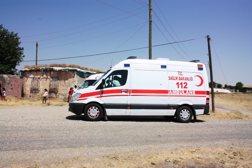 Saman yüklü kamyon işçilerin üzerine devrildi: 7 yaralı