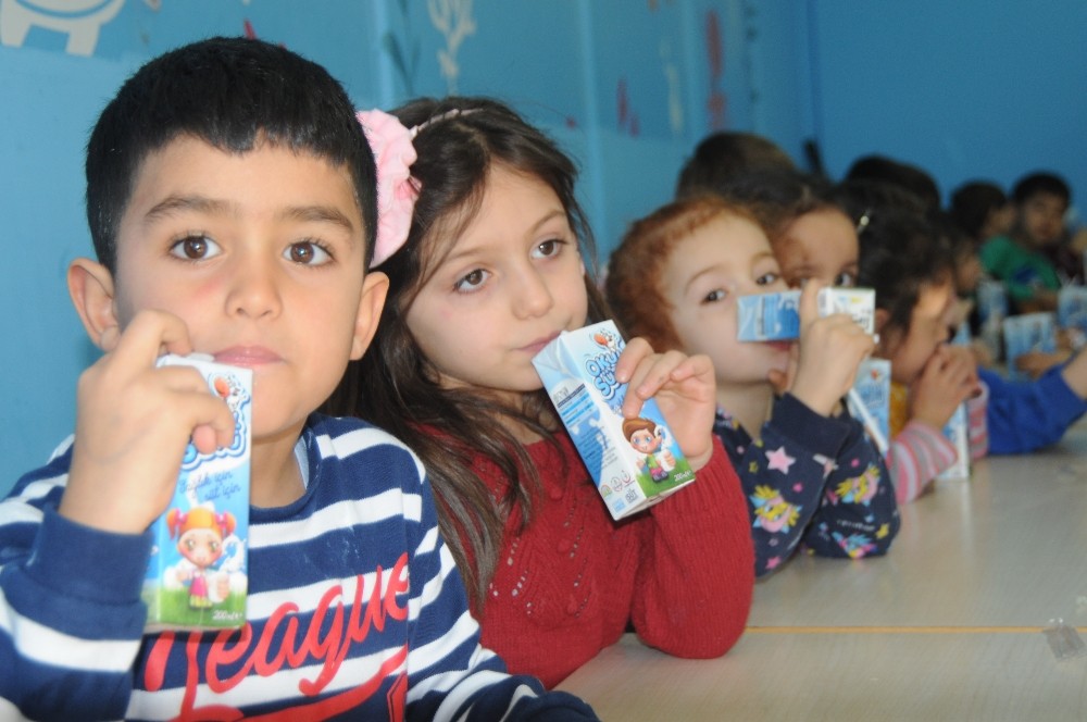 Şırnak’ta öğrencilere süt dağıtıldı