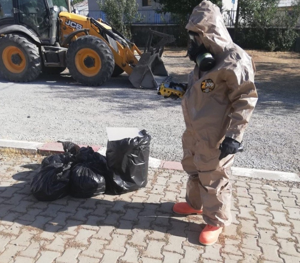 Okulda cıva zehirlenmesiyle ilgili inceleme yapıldı, deney tüpleri muhafaza altına alındı