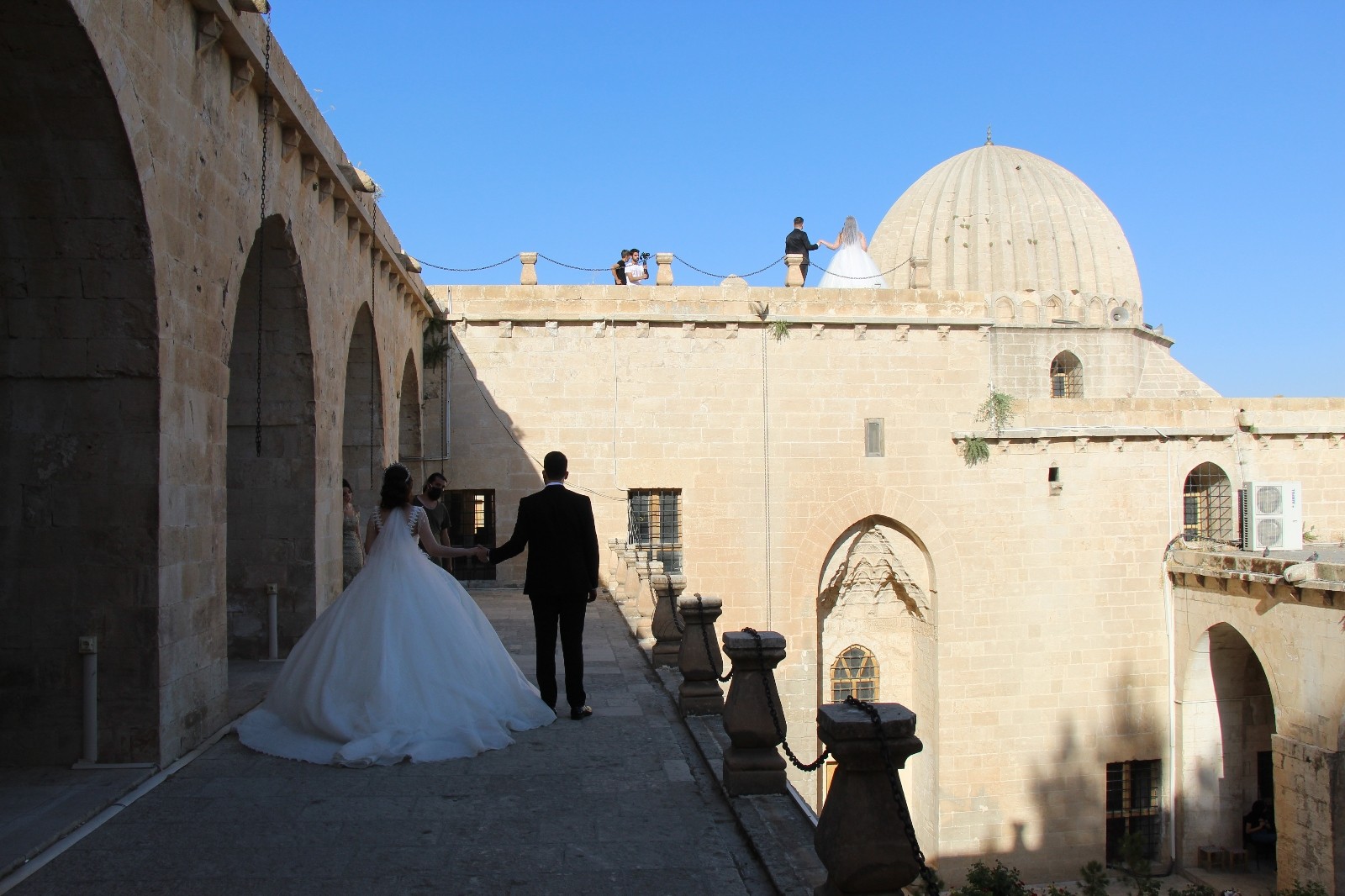 Gelin ve damatların dış mekan çekim tercihi Zinciriye Medresesi oldu: Yurt dışından gelenler bile var