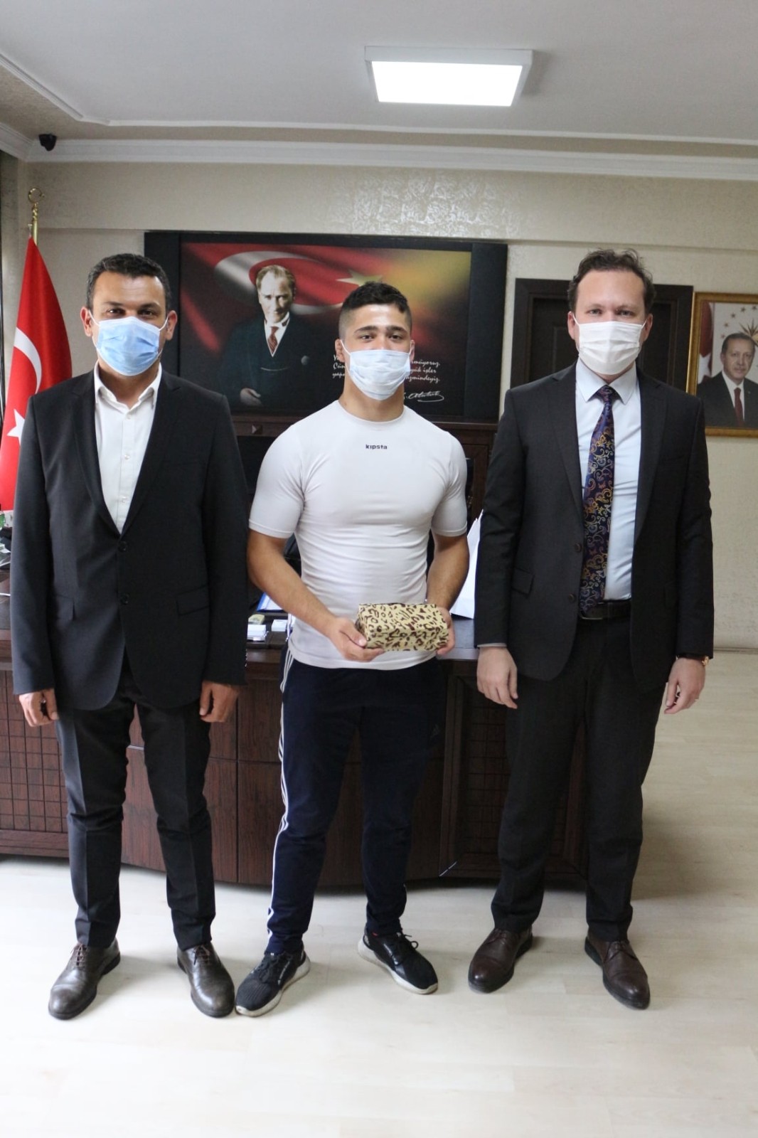 D&uuml;nya 2&rsquo;ncisi sporcudan Kaymakam Kılı&ccedil;&rsquo;a ziyaret