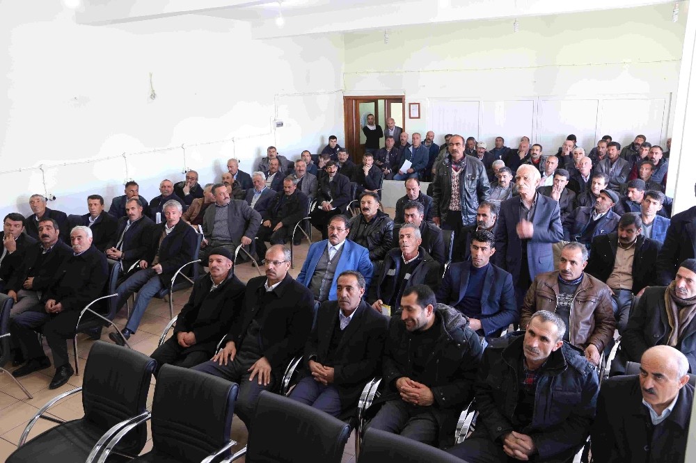 Varto Kaymakamı Çetin köy ve mahalle muhtarları ile bir araya geldi