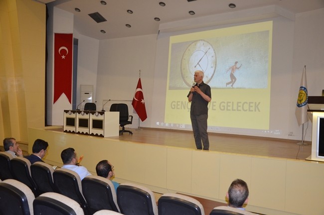 HRÜ’de gençlik ve gelecek konulu konferans