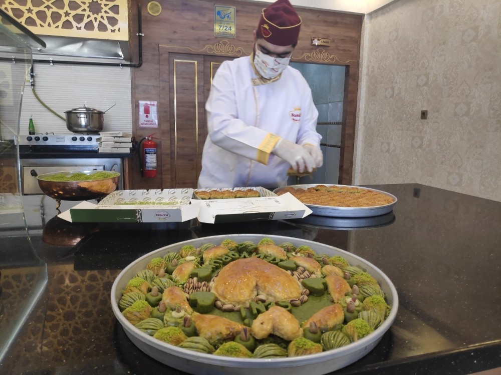 Gazi ve şehit yakınlarına en tatlı Sevgililer Günü hediyesi verildi