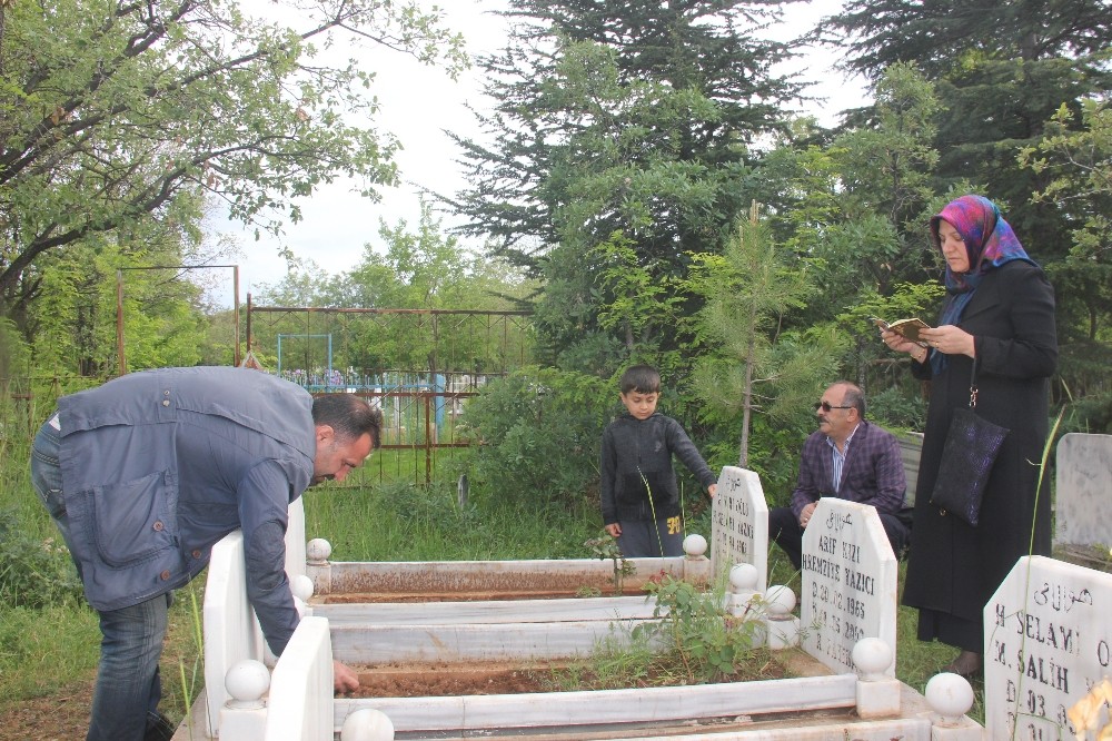 176 kişinin hayatını kaybettiği Bingöl depreminin 15. yıldönümü