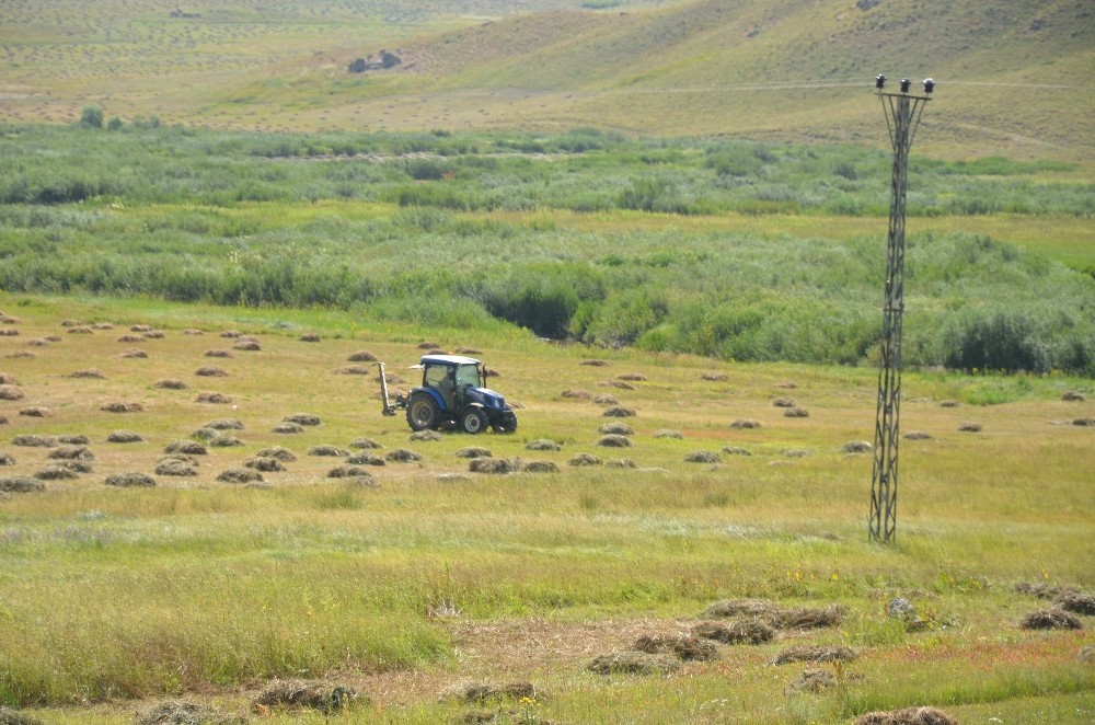 Şırnak’ta kavurucu sıcaklar altında kış mesaisi başladı