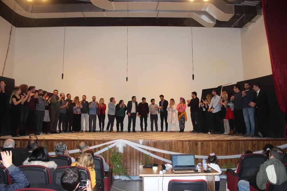 Öğretmenler sahnenin tozunu attırdı