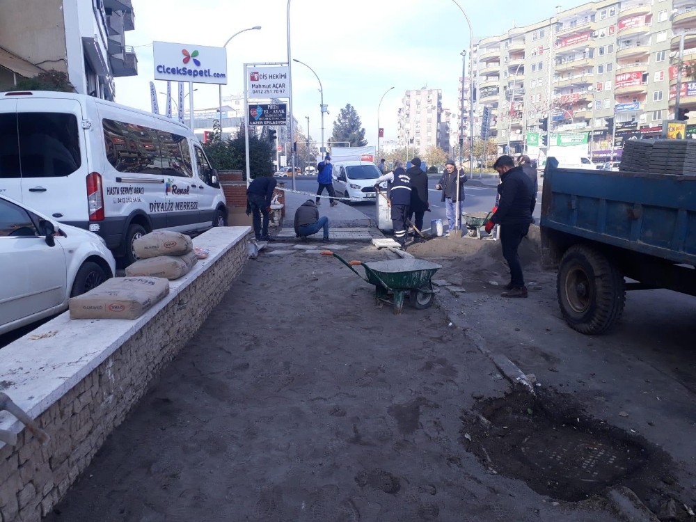 Bağlar’da bozulan parke taşları yenileniyor
