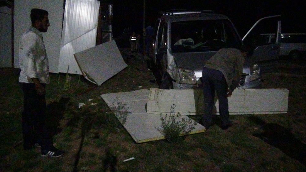 Yoldan çıkan araç mesire alanına daldı