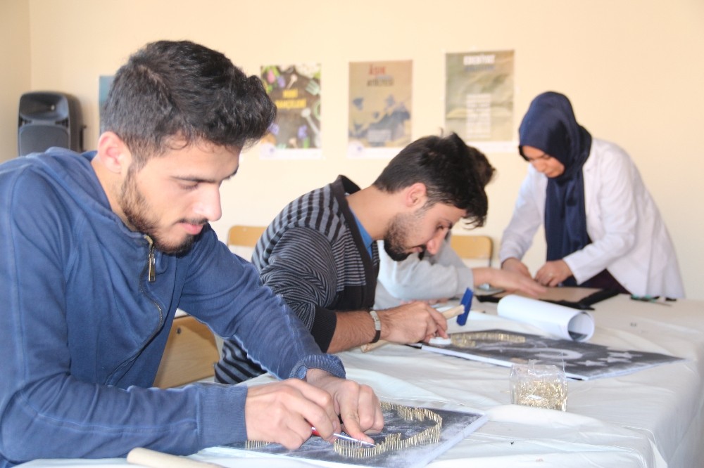 Dersten kalan zamanla Filografi sanatını öğreniyorlar