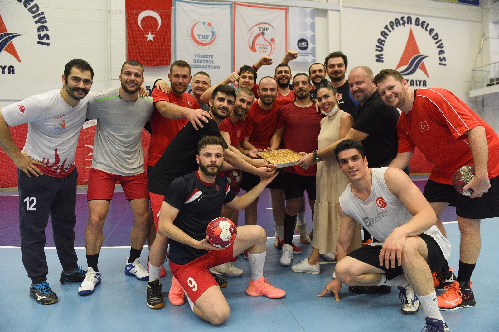 İşitme Engelliler Hentbol Milli takımı Muratpaşa’da kamp yapıyor