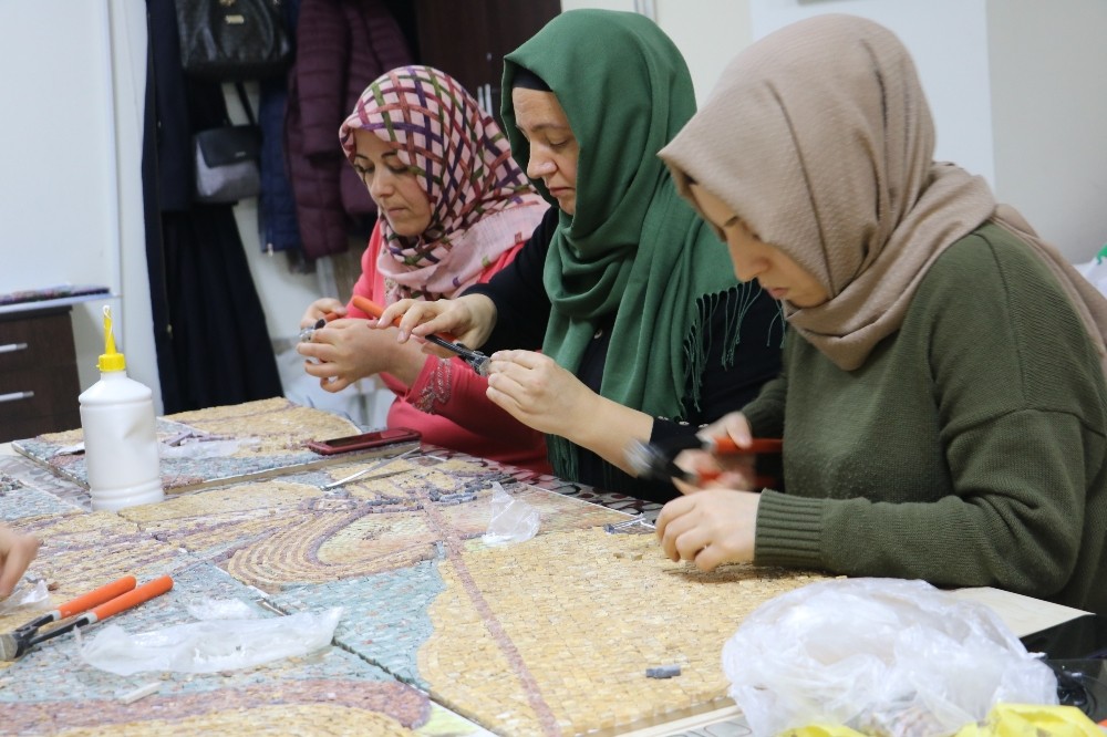 (Özel) Taşların kraliçeleri mozaikleri yeniden şekillendiriyor