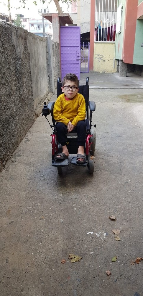 Batman Belediyesi engelli gencin yüzünü güldürdü