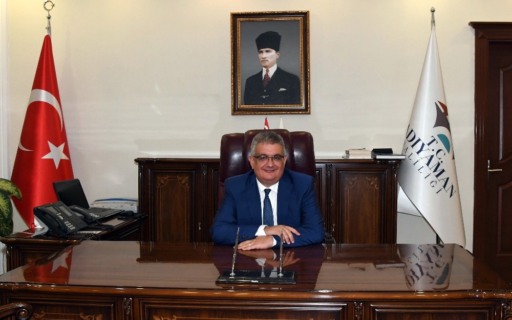 Vali Pekmez’den Öğretmenler Günü mesajı