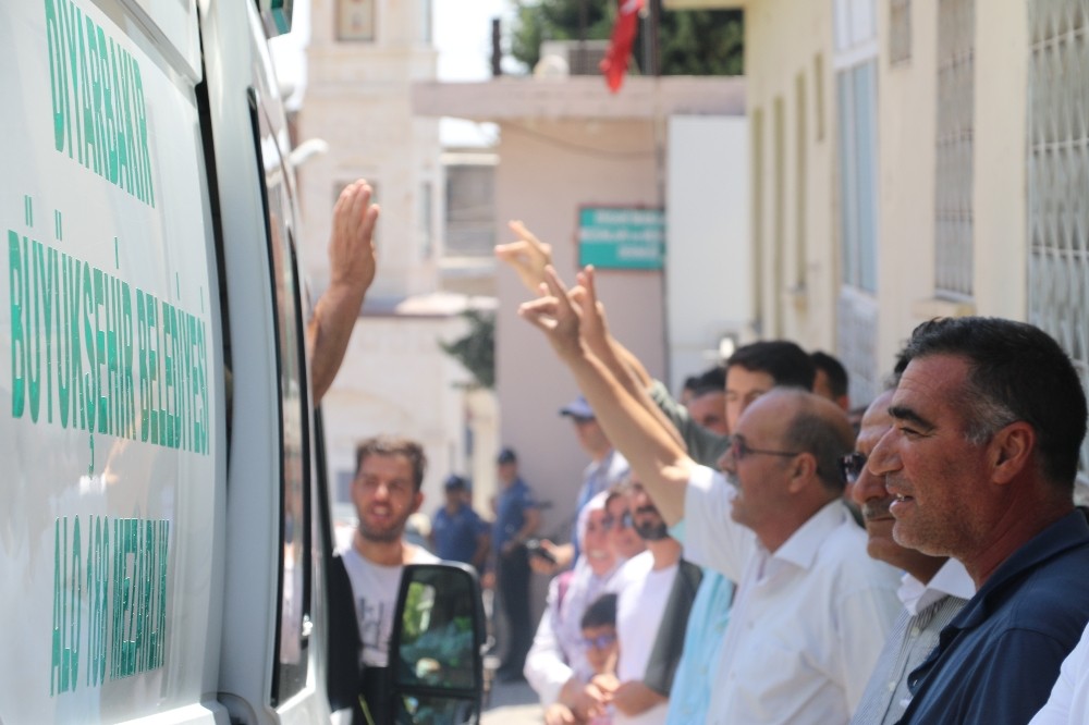 Diyarbakır şehidi ’kahrolsun PKK’ sloganları ile defnedildi