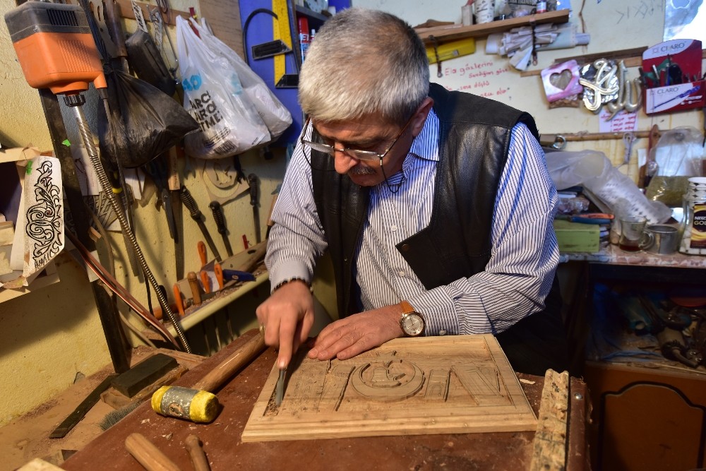 (Özel) Ceviz ağacı, usta ellerde sanat eserine dönüşüyor